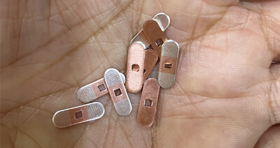 चांदीच्या इनले पट्टीने बनवलेल्या स्टॅम्पिंगसाठी शिपमेंट